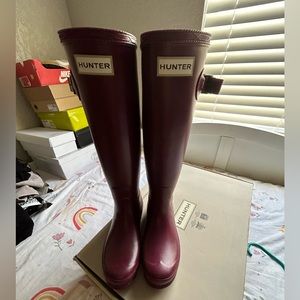 Hunter Norris Field Tall Boot in Loganberry Color